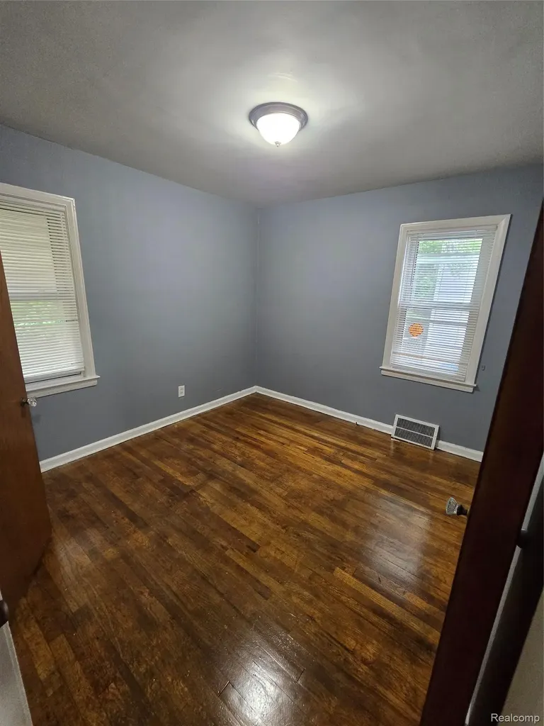 7683 Greenview Avenue Detroit City MI 48228