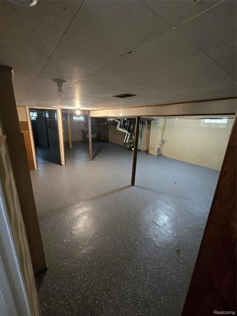7683 Greenview Avenue Detroit City MI 48228