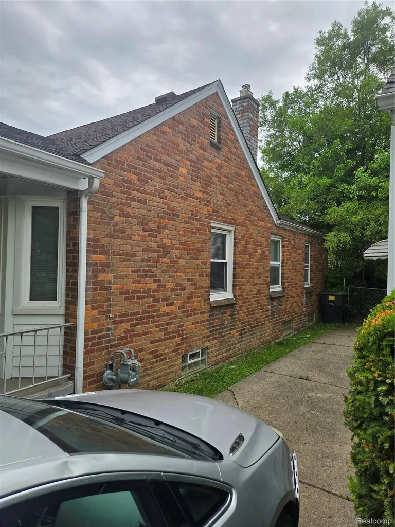 7683 Greenview Avenue Detroit City MI 48228