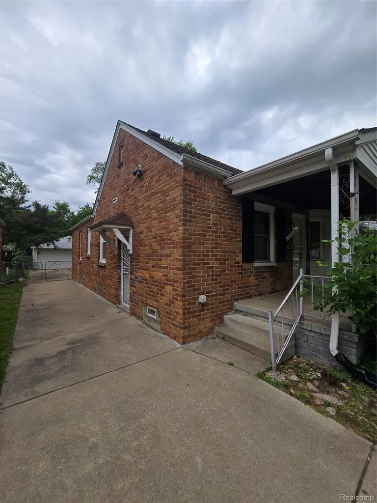 7683 Greenview Avenue Detroit City MI 48228