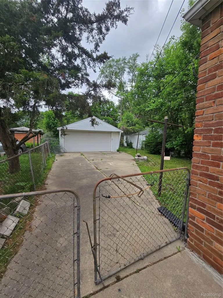 7683 Greenview Avenue Detroit City MI 48228