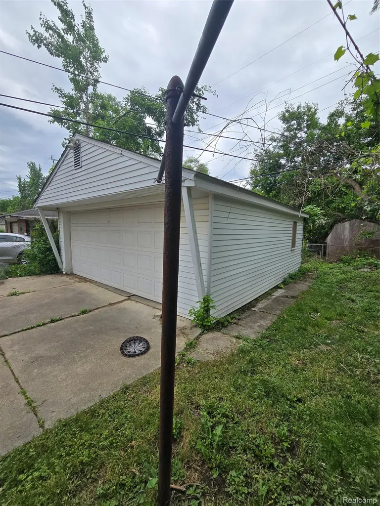 7683 Greenview Avenue Detroit City MI 48228
