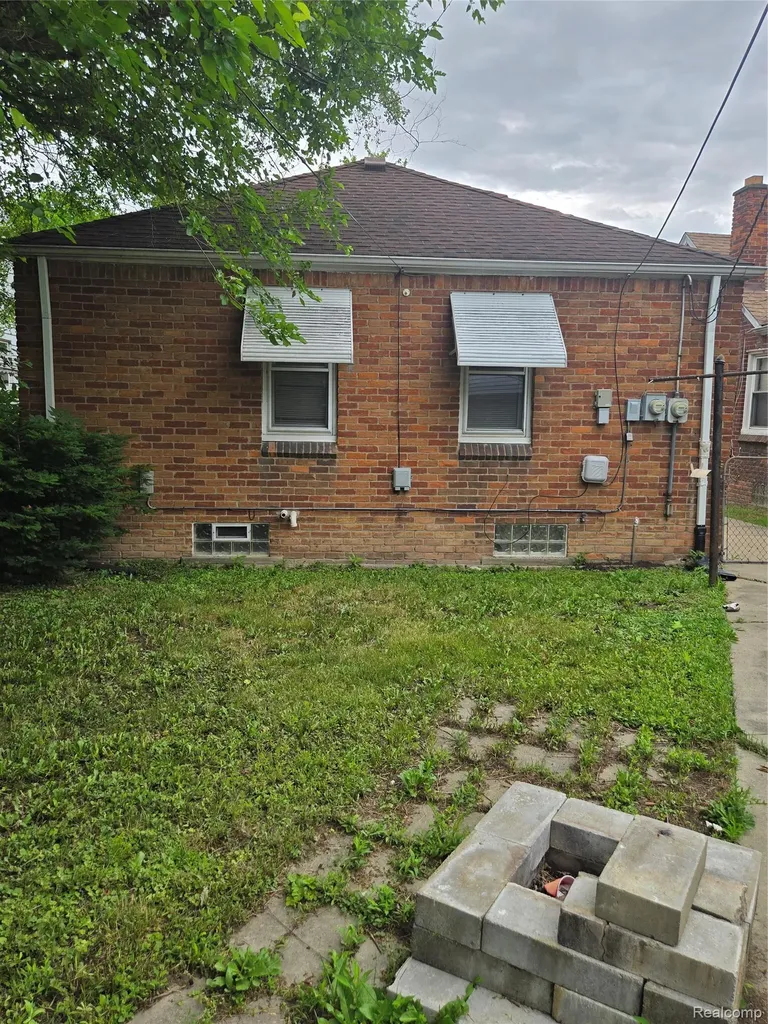 7683 Greenview Avenue Detroit City MI 48228