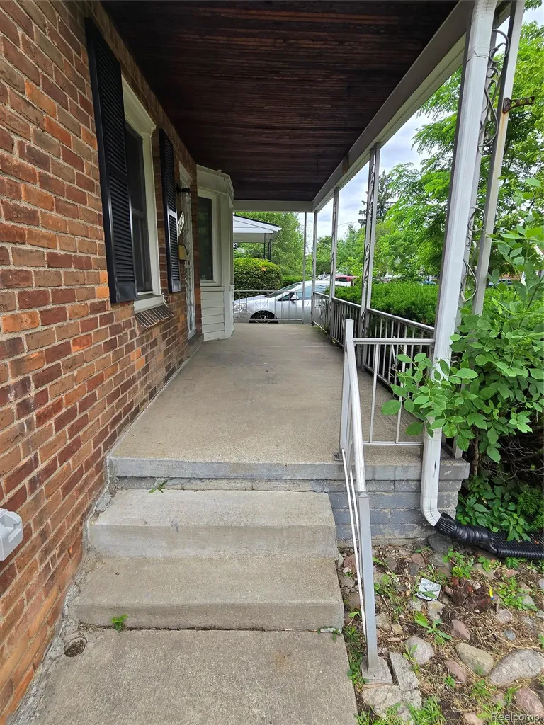 7683 Greenview Avenue Detroit City MI 48228