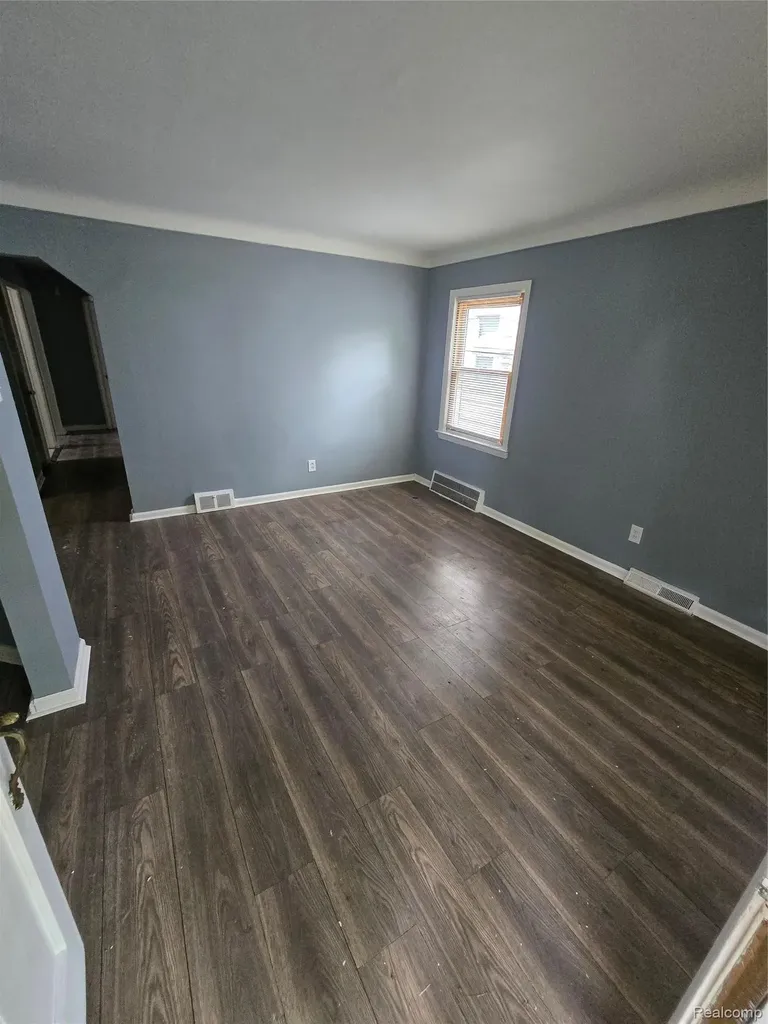 7683 Greenview Avenue Detroit City MI 48228