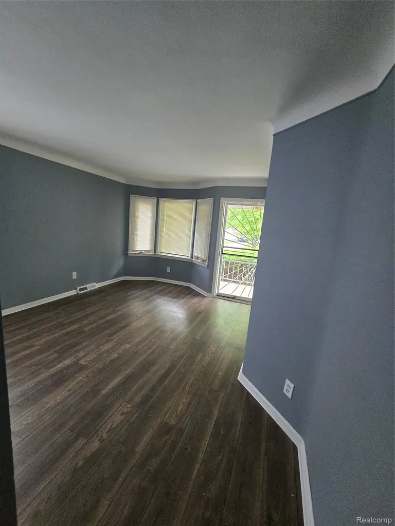 7683 Greenview Avenue Detroit City MI 48228