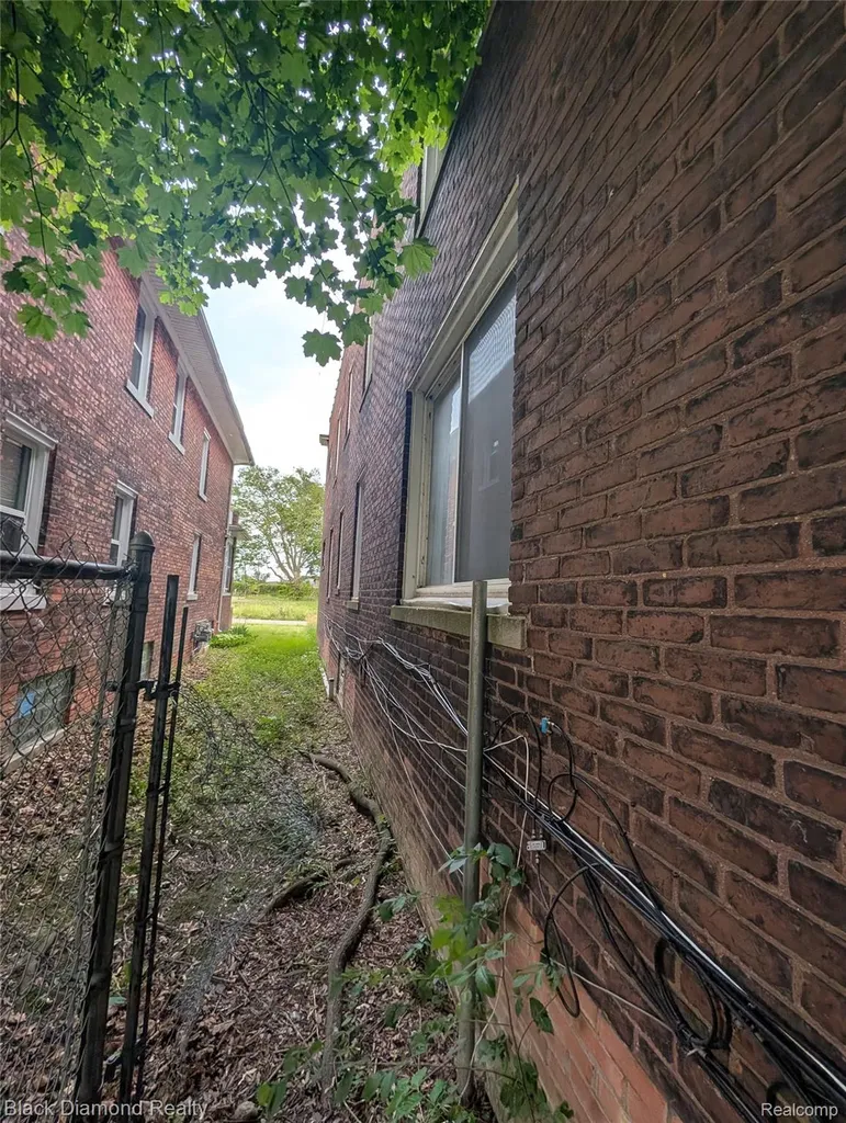 3049 Montclair Street Detroit City MI 48214