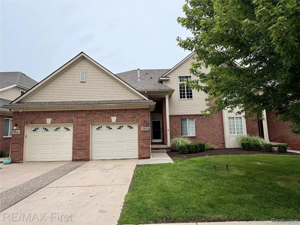 29541 Woodpark Circle Warren City MI 48092