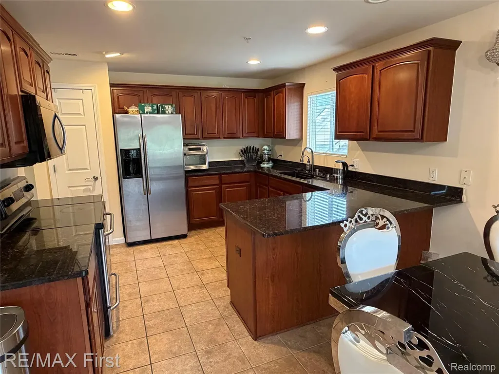 29541 Woodpark Circle Warren City MI 48092