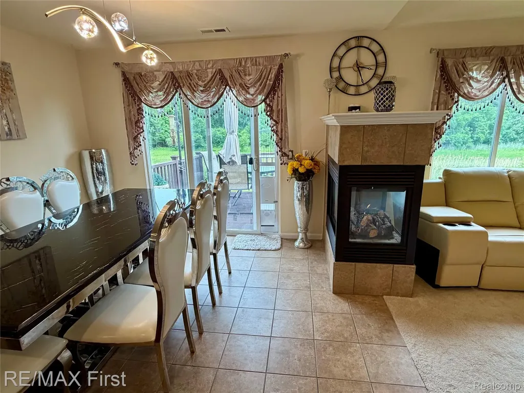 29541 Woodpark Circle Warren City MI 48092