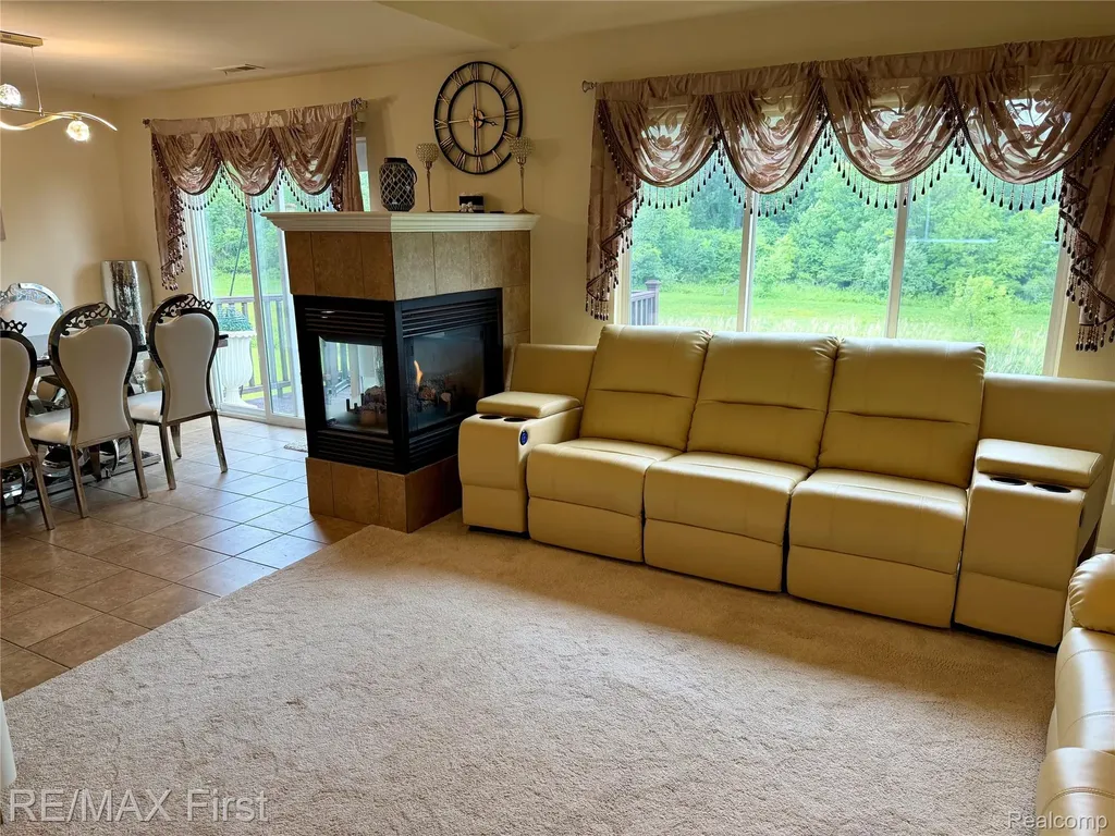 29541 Woodpark Circle Warren City MI 48092