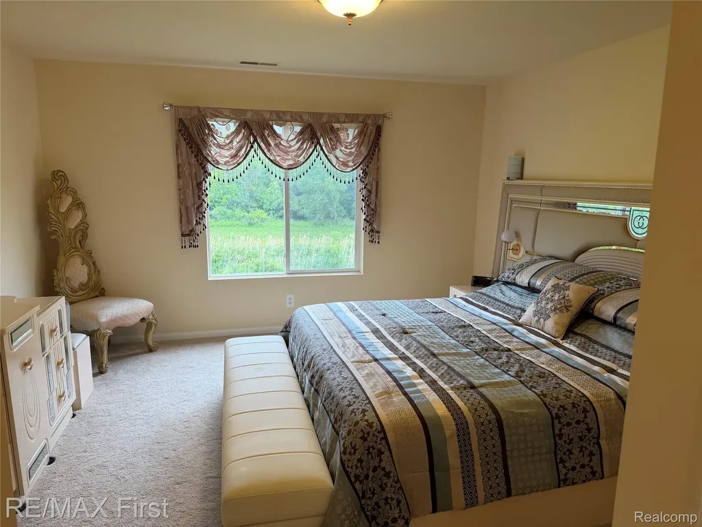 29541 Woodpark Circle Warren City MI 48092