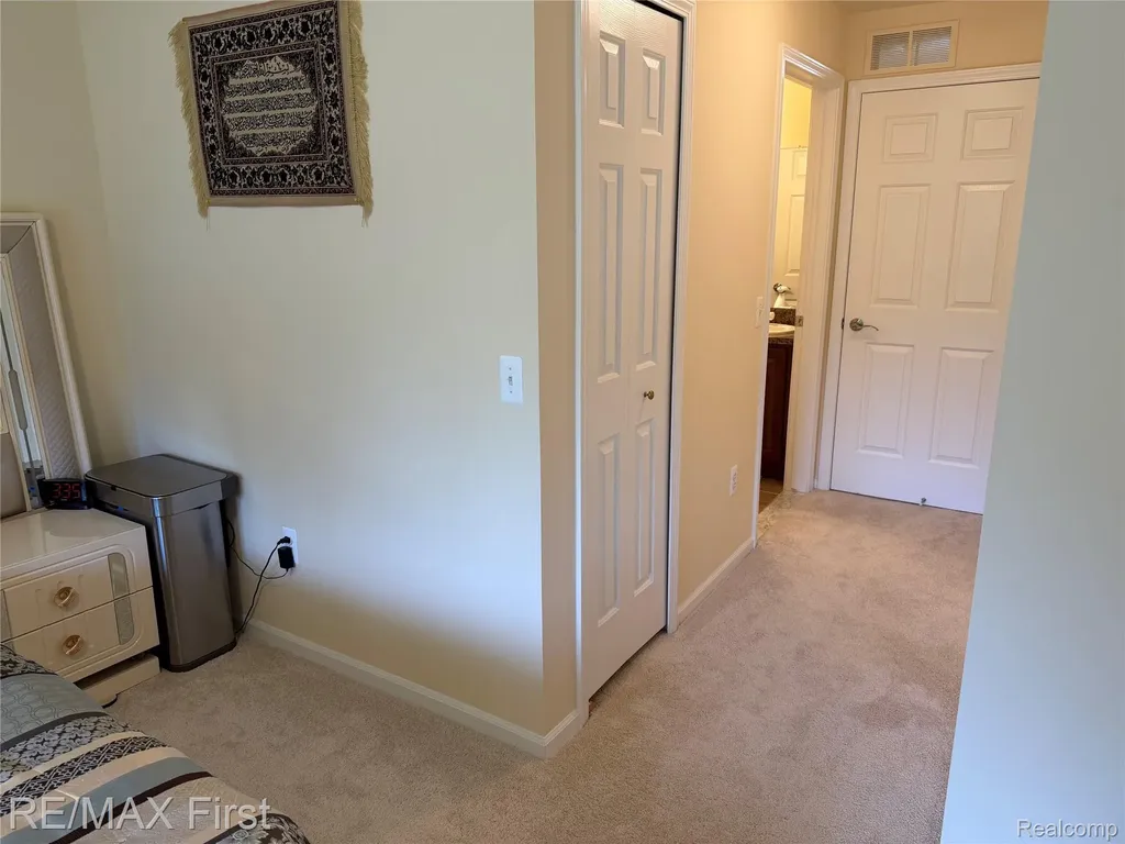 29541 Woodpark Circle Warren City MI 48092