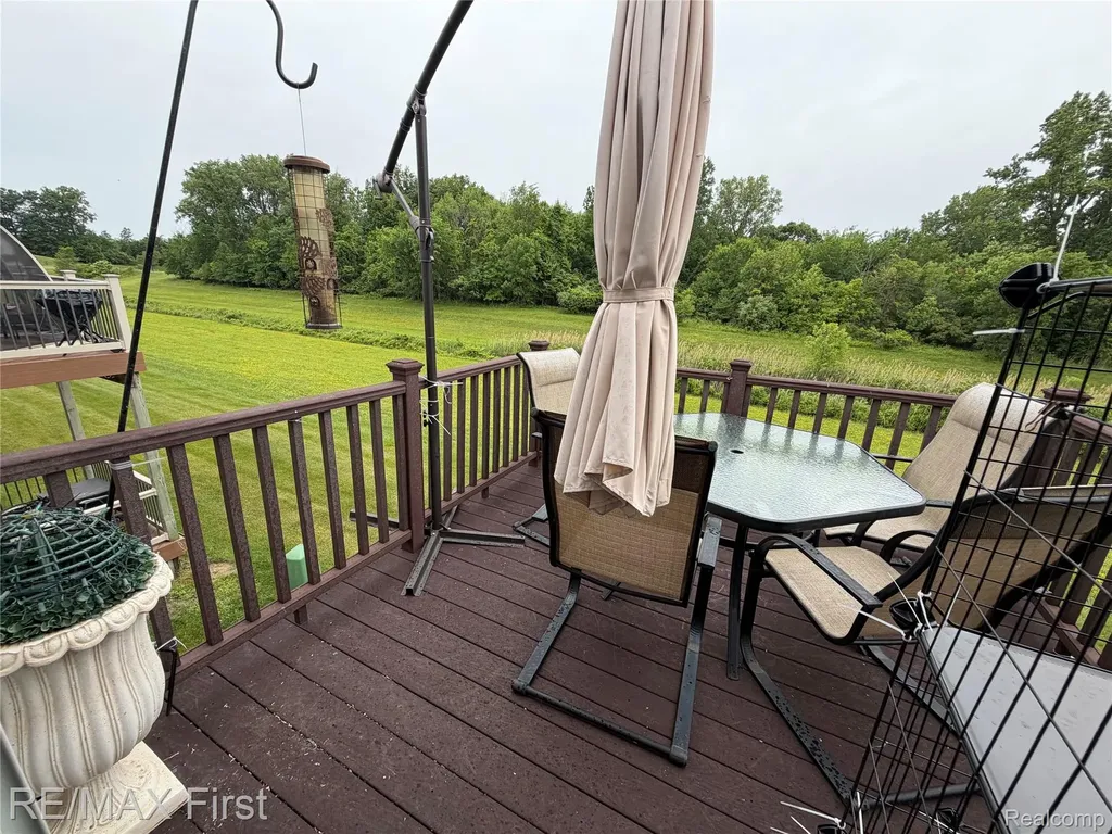 29541 Woodpark Circle Warren City MI 48092