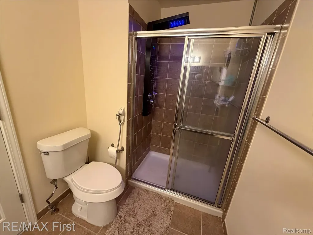 29541 Woodpark Circle Warren City MI 48092