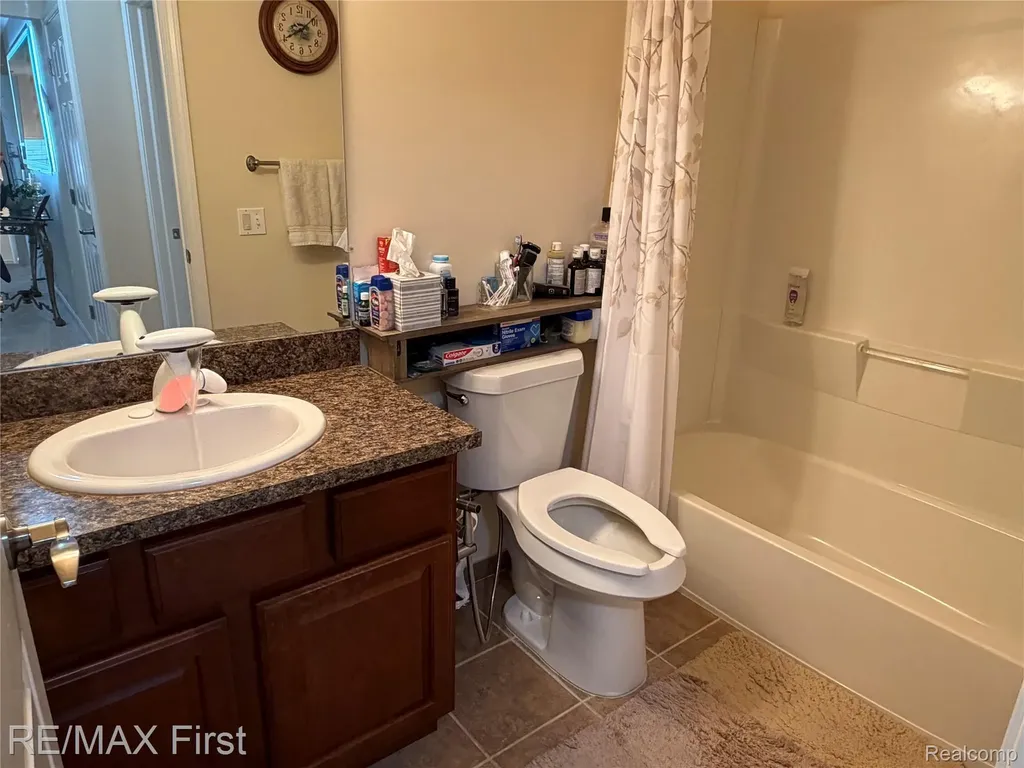 29541 Woodpark Circle Warren City MI 48092
