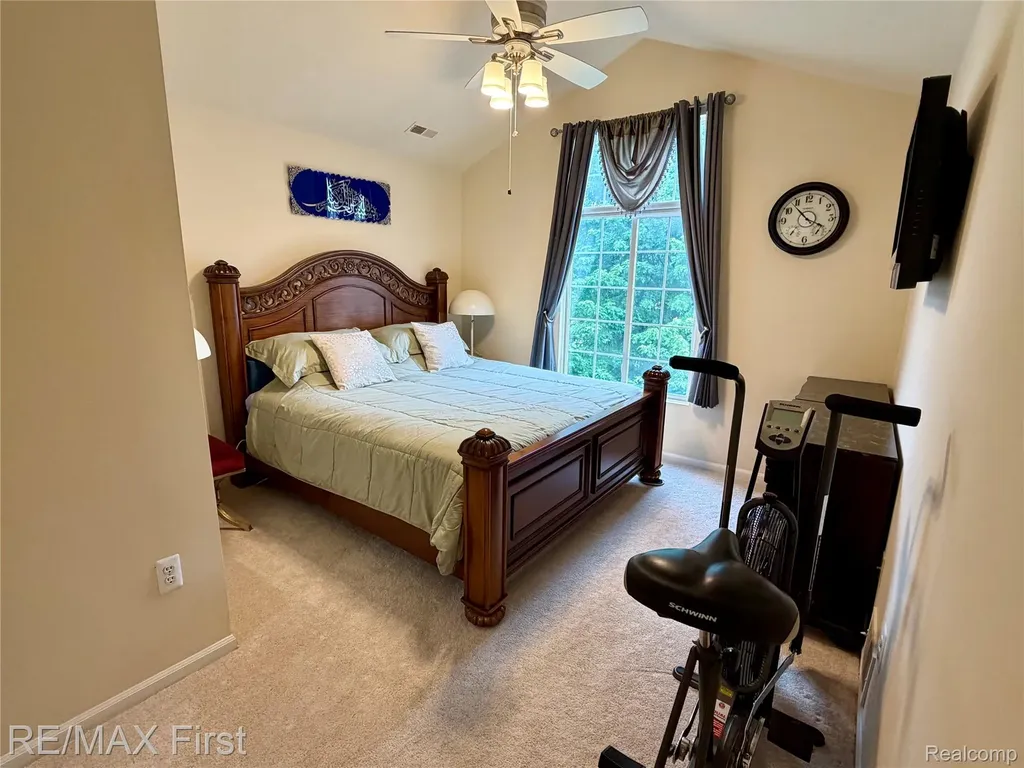 29541 Woodpark Circle Warren City MI 48092