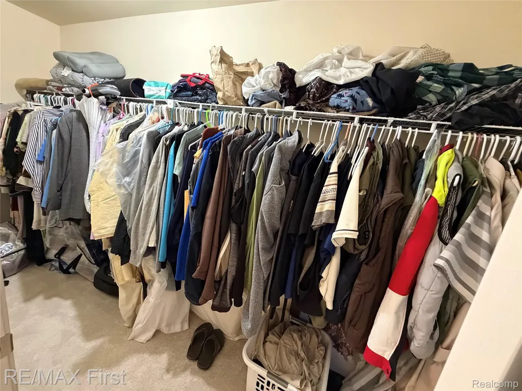 29541 Woodpark Circle Warren City MI 48092