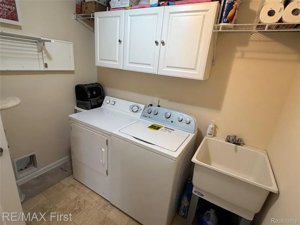 29541 Woodpark Circle Warren City MI 48092