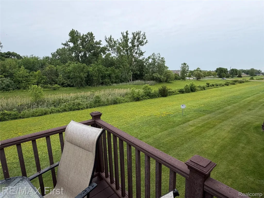 29541 Woodpark Circle Warren City MI 48092