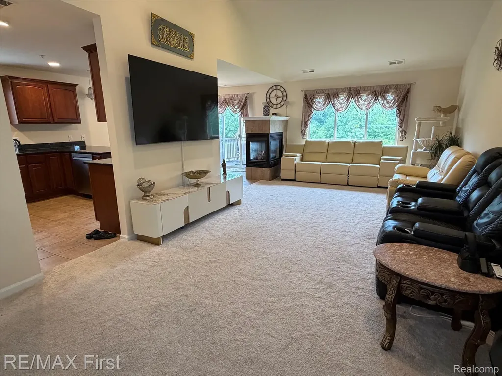 29541 Woodpark Circle Warren City MI 48092