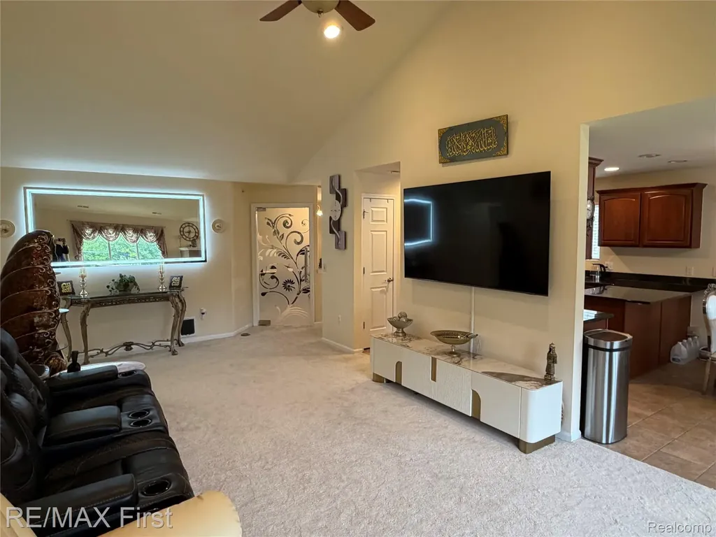 29541 Woodpark Circle Warren City MI 48092