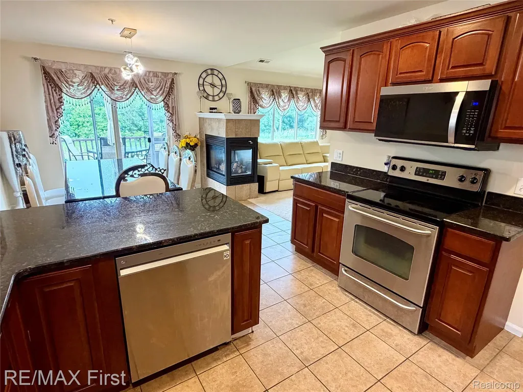 29541 Woodpark Circle Warren City MI 48092