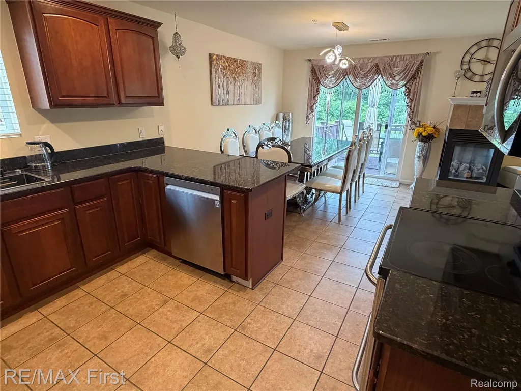 29541 Woodpark Circle Warren City MI 48092