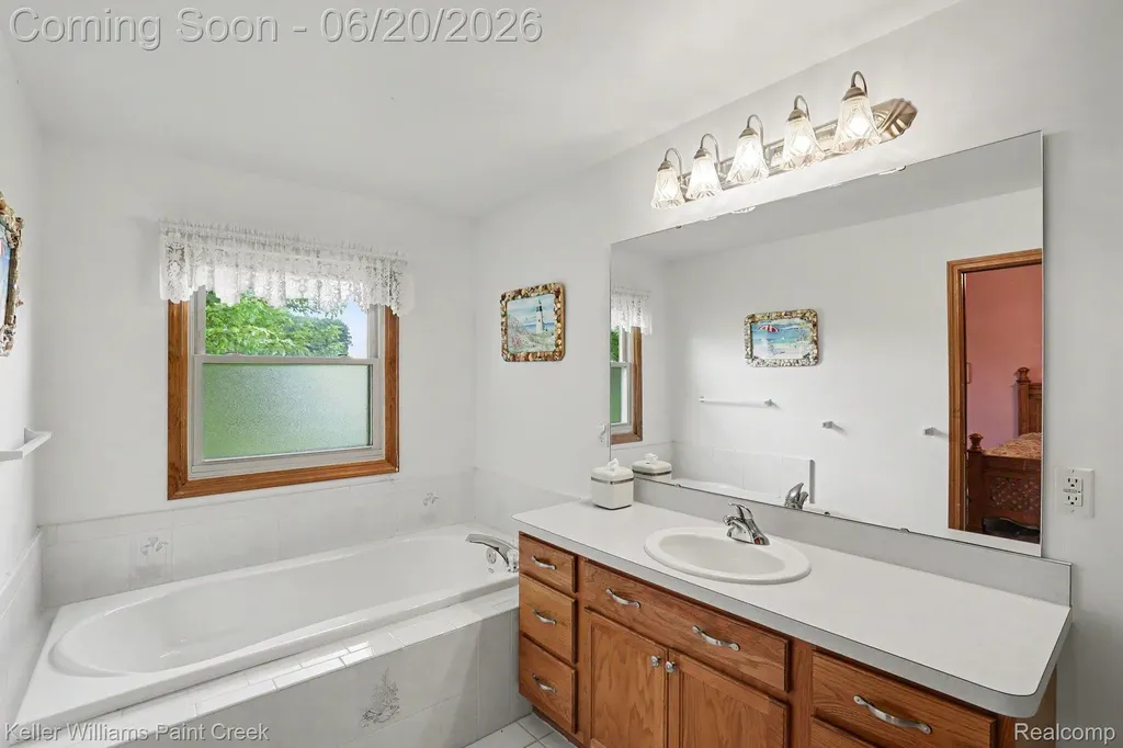 8183 Prestwick Lane Washington Township MI 48095