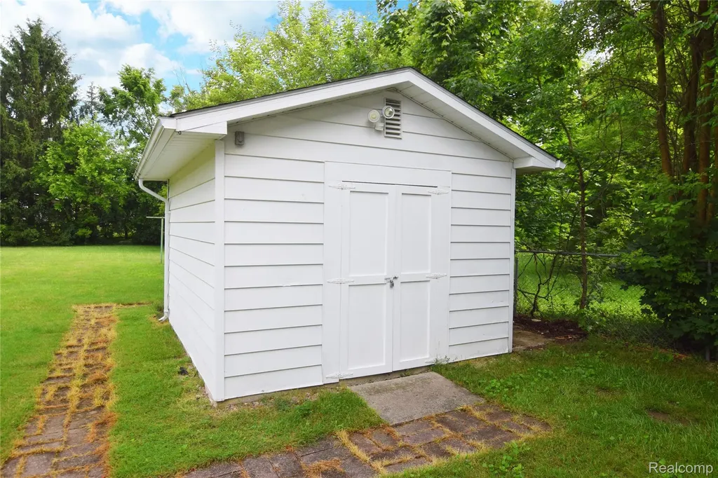 5340 Brobeck Street Flint Charter Township MI 48532