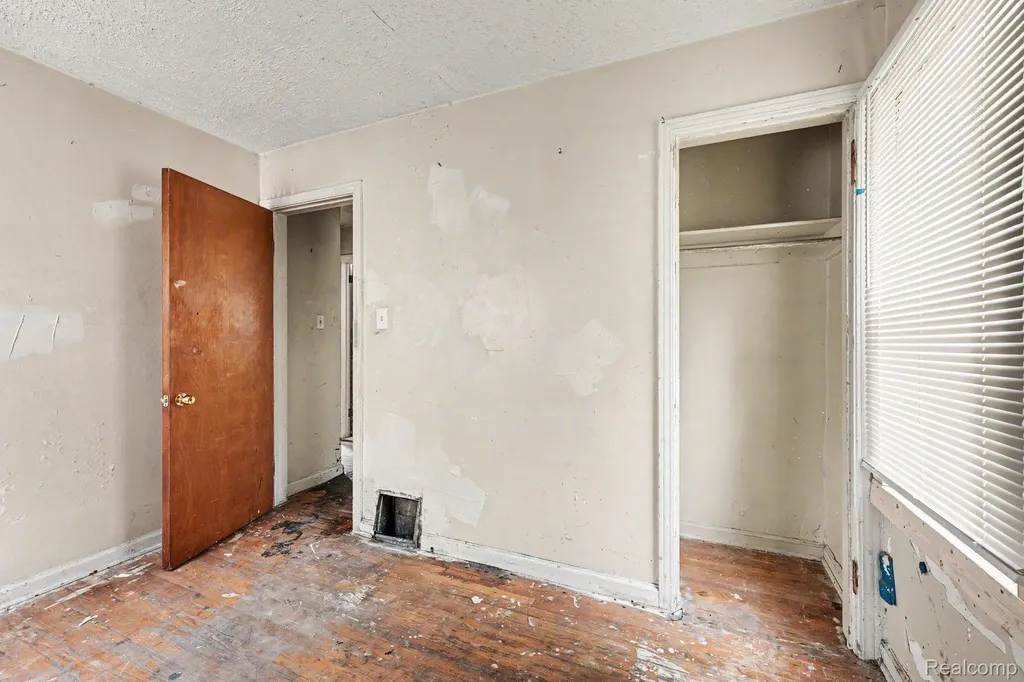15363 Plainview Avenue Detroit City MI 48223