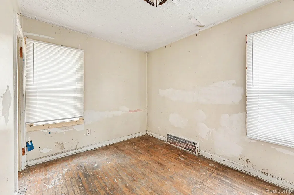 15363 Plainview Avenue Detroit City MI 48223