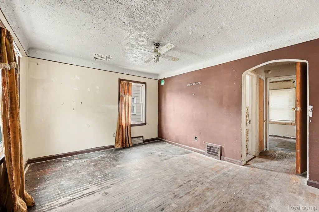 15363 Plainview Avenue Detroit City MI 48223