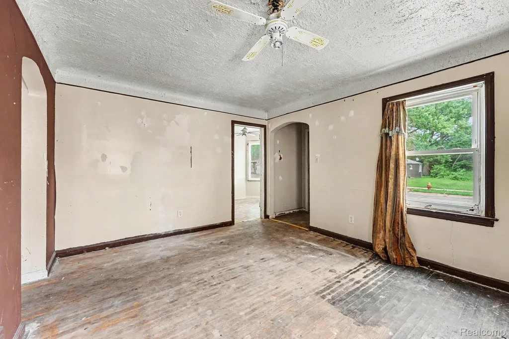 15363 Plainview Avenue Detroit City MI 48223