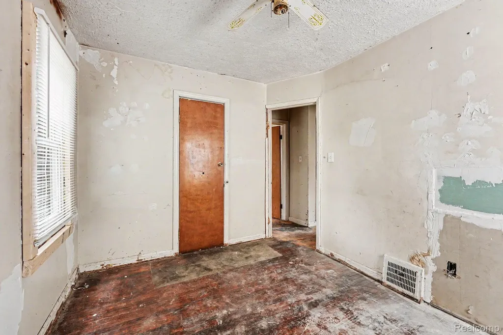 15363 Plainview Avenue Detroit City MI 48223