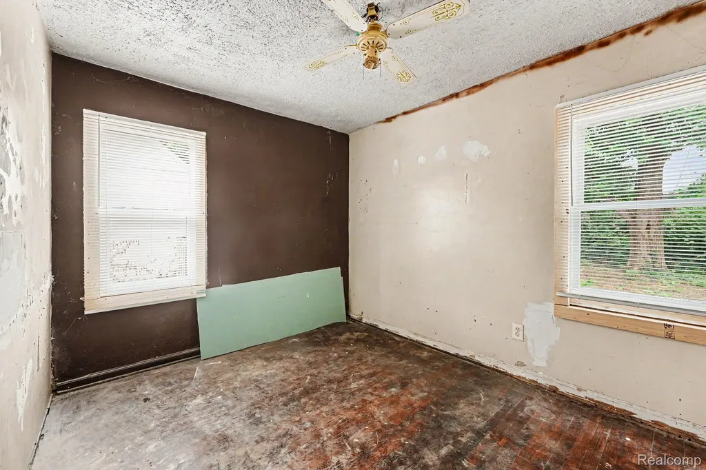 15363 Plainview Avenue Detroit City MI 48223