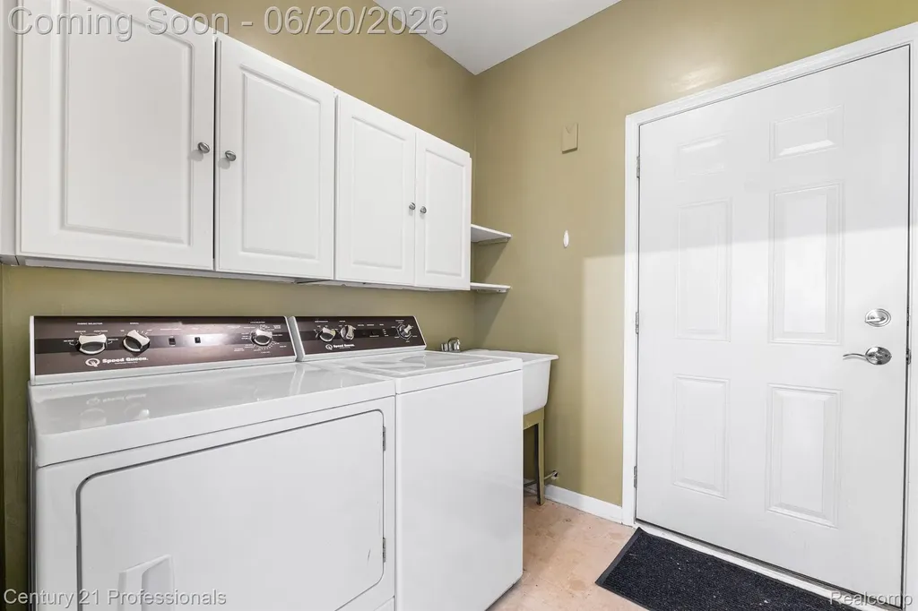 3305 Grove Lane Auburn Hills City MI 48326