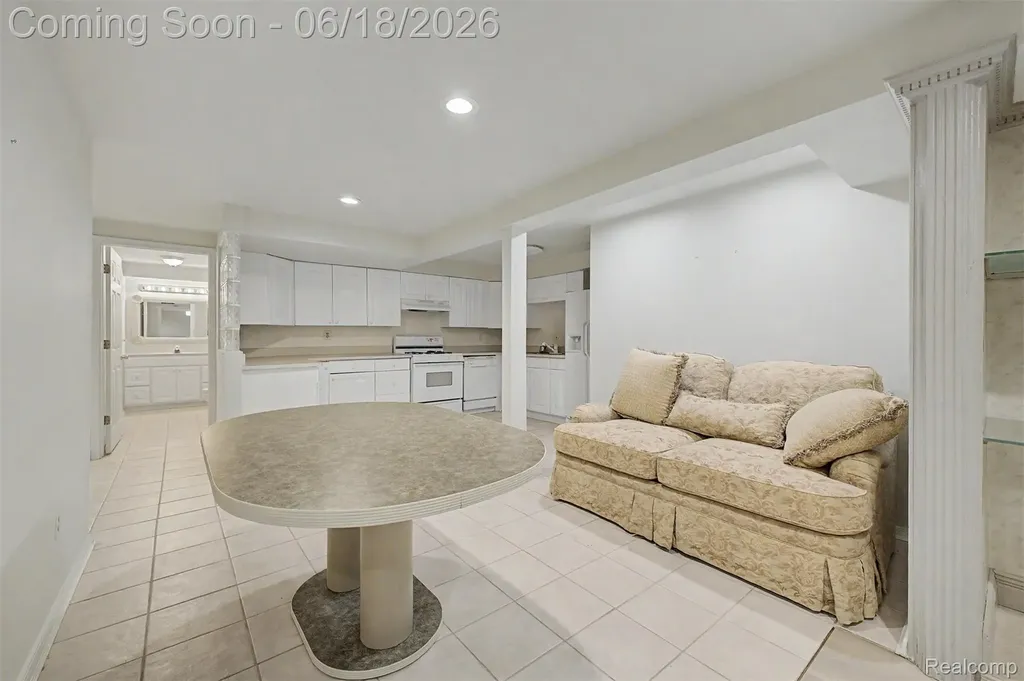 24024 Devonshire Drive Novi City MI 48374