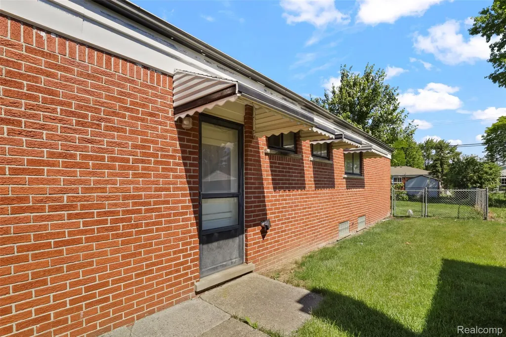 2891 Teasdale Drive Troy City MI 48083
