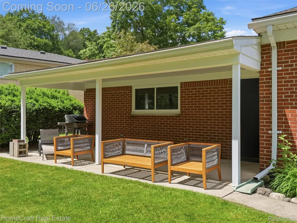 42047 Clemons Drive Plymouth Charter Township MI 48170