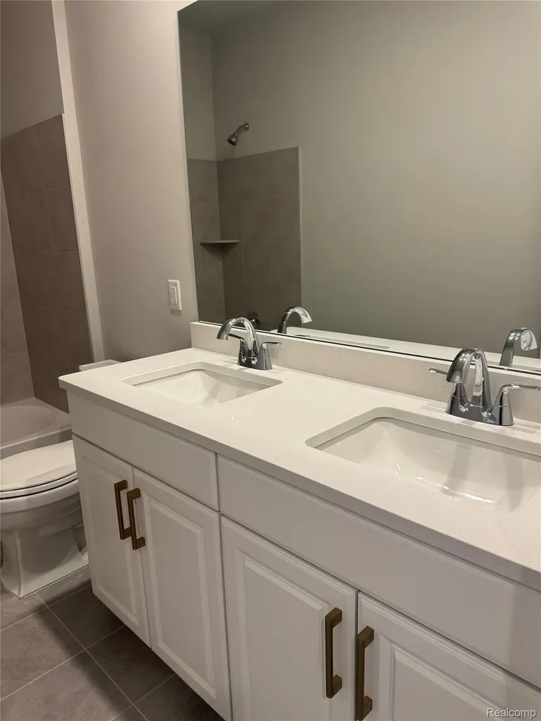 2417 Provencal Drive Commerce Charter Township MI 48382