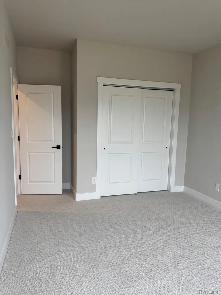 2417 Provencal Drive Commerce Charter Township MI 48382