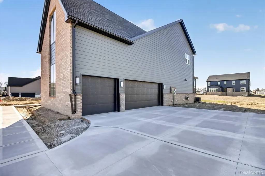 2417 Provencal Drive Commerce Charter Township MI 48382