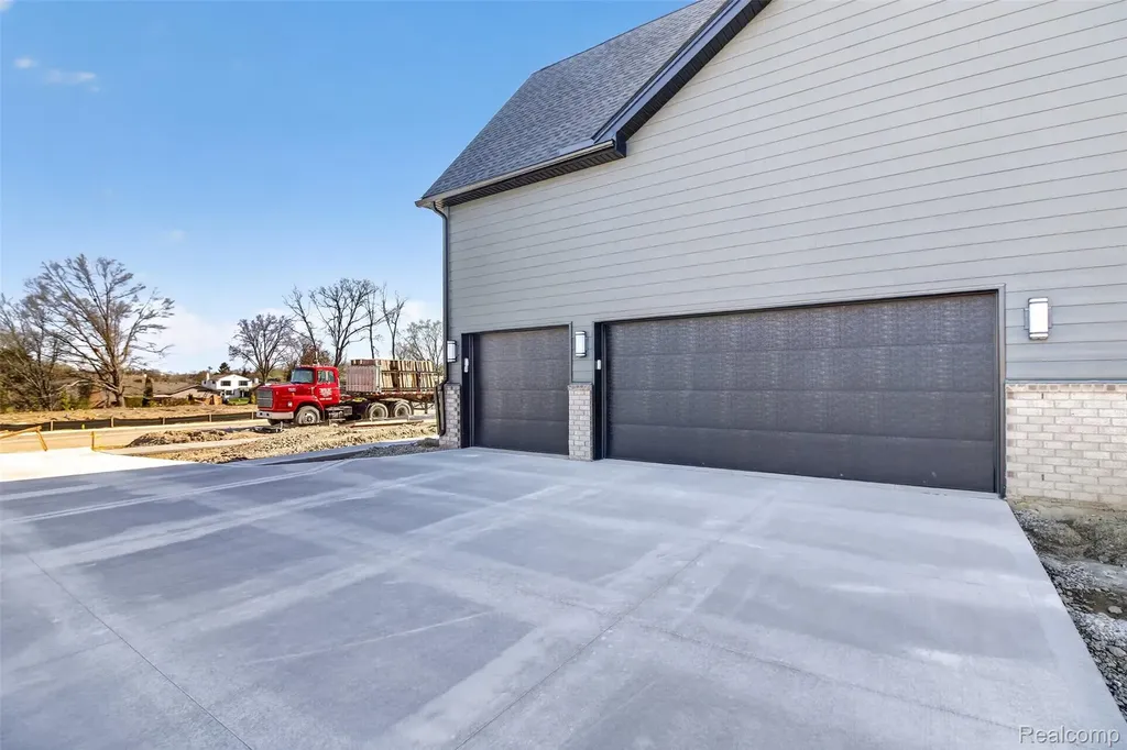 2417 Provencal Drive Commerce Charter Township MI 48382