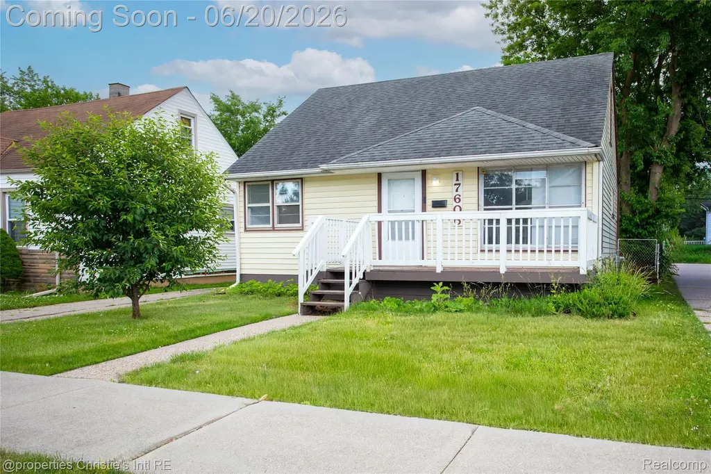 17606 Tennyson Street Roseville City MI 48066