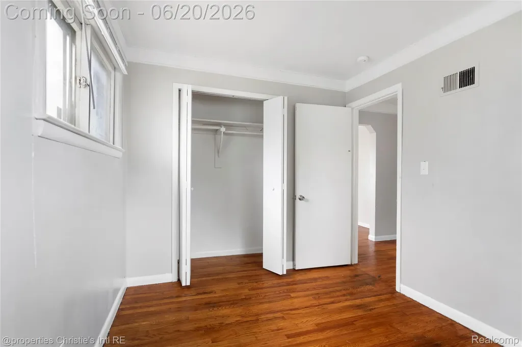 17606 Tennyson Street Roseville City MI 48066