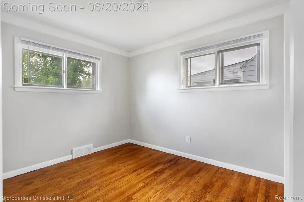 17606 Tennyson Street Roseville City MI 48066