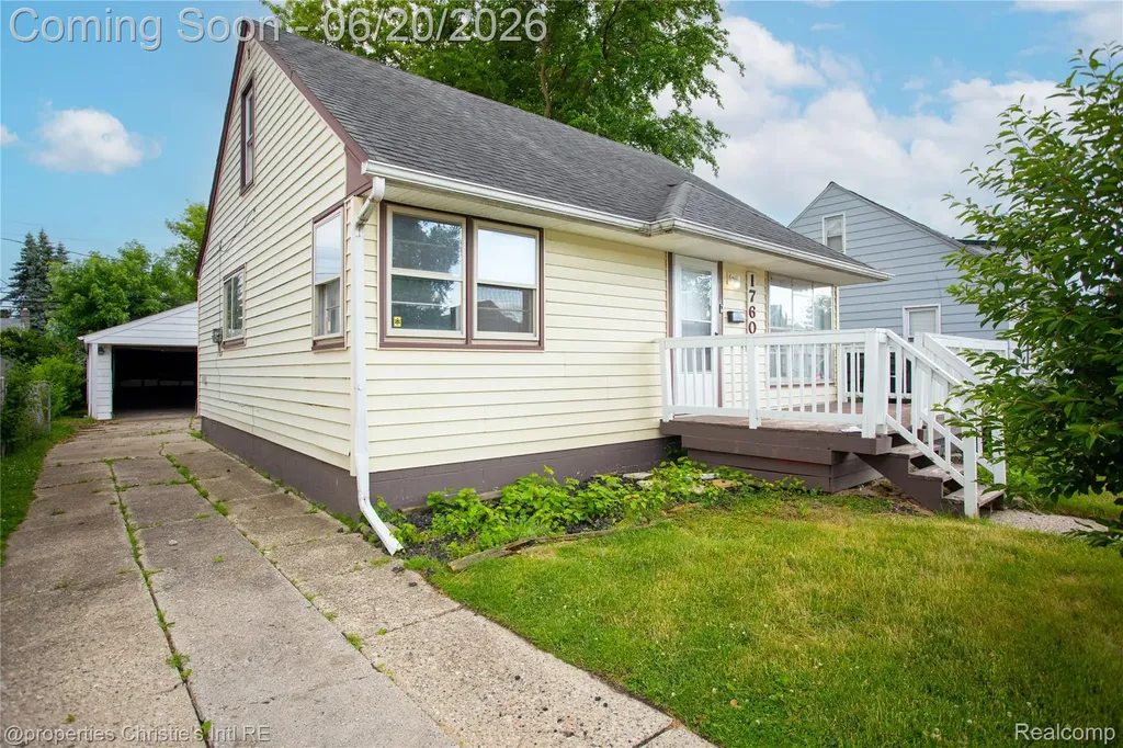 17606 Tennyson Street Roseville City MI 48066