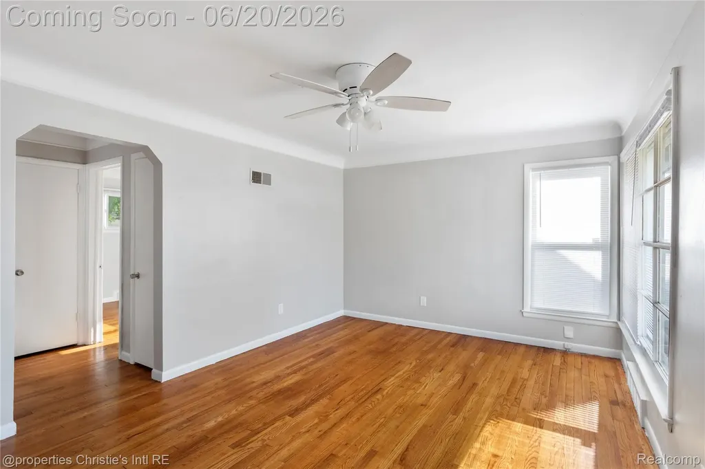 17606 Tennyson Street Roseville City MI 48066
