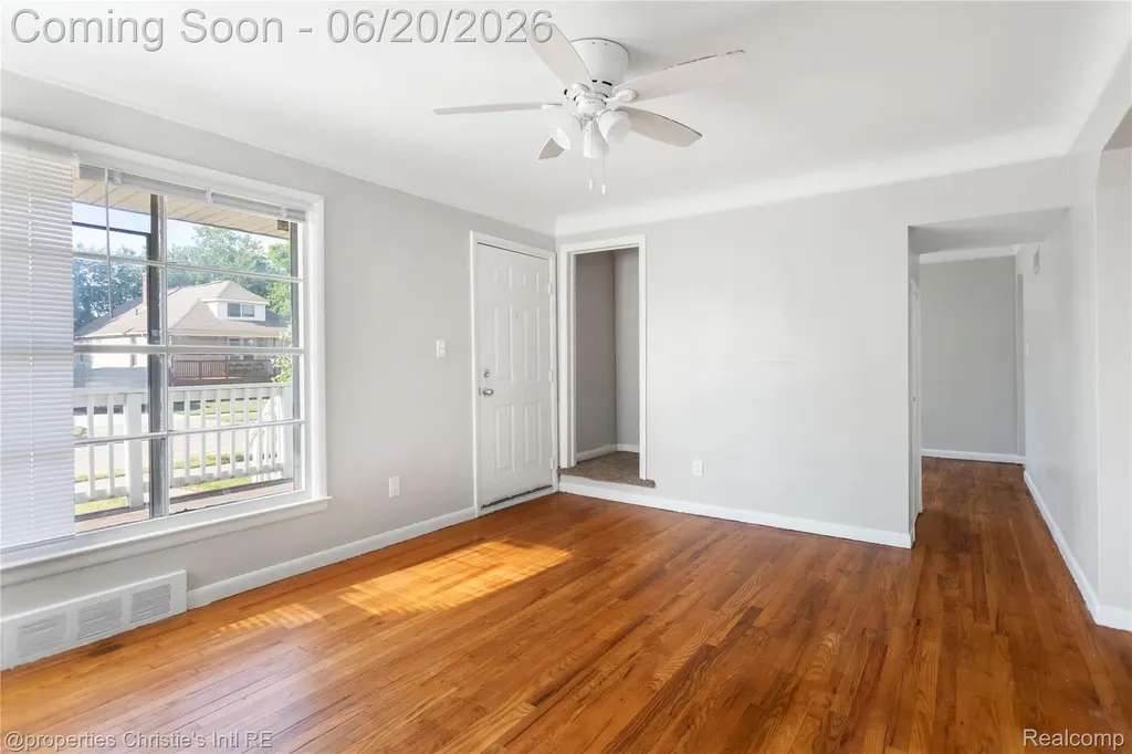 17606 Tennyson Street Roseville City MI 48066
